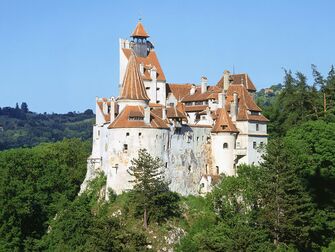 Bran_Shutterstock_Lizenz_ueber_Karpaten_Turism Schloss Bran von aussen (Vergrößerte Ansicht)